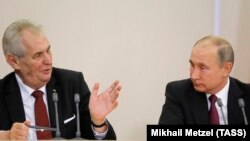 Президент Чехії Мілош Земан на зустрічі з президентом Росії Володимиром Путіним на прес-конференції в Сочі, 21 листопада 2017