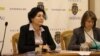Silvia Radu (stânga) la o ședință a Primăriei