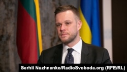 За словами Габріеліуса Ландсбергіса, жоден із мігрантів постраждав і не зазнав вогнепальних поранень у Литві, а за те, що відбувається по інший бік кордону, «несе відповідальність диктатор»