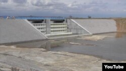 Дамба на Северо-Крымском канале в Херсонской области, перекрывшая подачу воды в аннексированный Крым