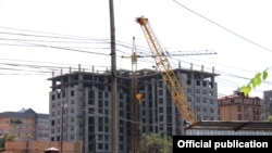 Строительство многоэтажного дома в Бишкеке. Иллюстративное фото.