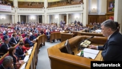Ілюстраційне фото. Президент України Петро Порошенко під час засідання Верховної Ради України, 2 червня 2016 року