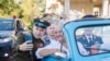 Președintele Igor Dodon făcând poze la „Capul de pod Șerpeni”